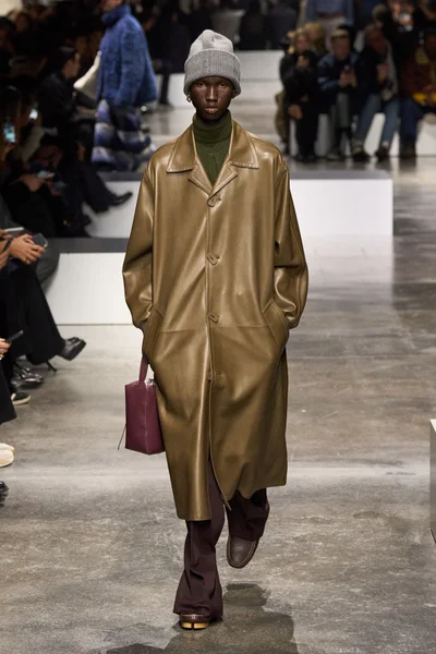 Look 7